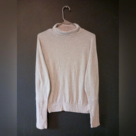 AEROPOSTALE WOMEN'S MEDIUM GRAY LONG SLEEVE TURTLE NECK 🐢 - Picture 1 of 3
